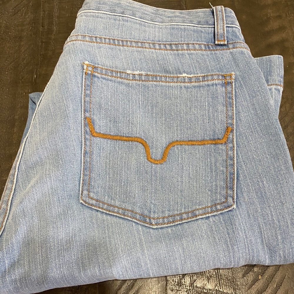 KIMES RANCH WOMEN'S JENNIFER FADED FLARE JEANS